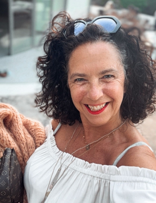 Nicole Kayser zeigt Gesichtsyoga (Face Yoga) für natürliche Ausstrahlung und Selbstbewusstsein